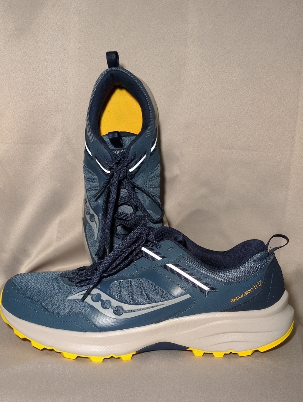 Saucony Men’s Excursion TR17 Trail Shoes - Navy and Yellow